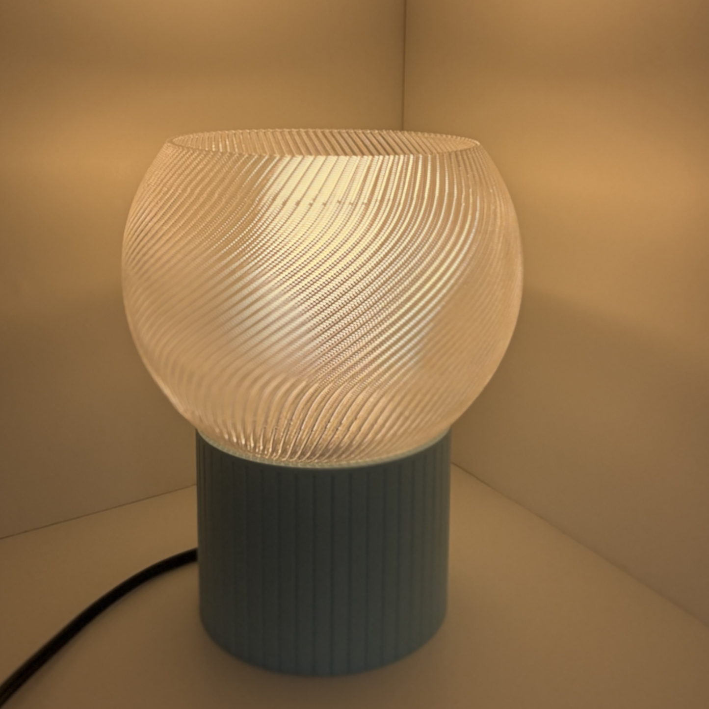 GLOBE LAMP