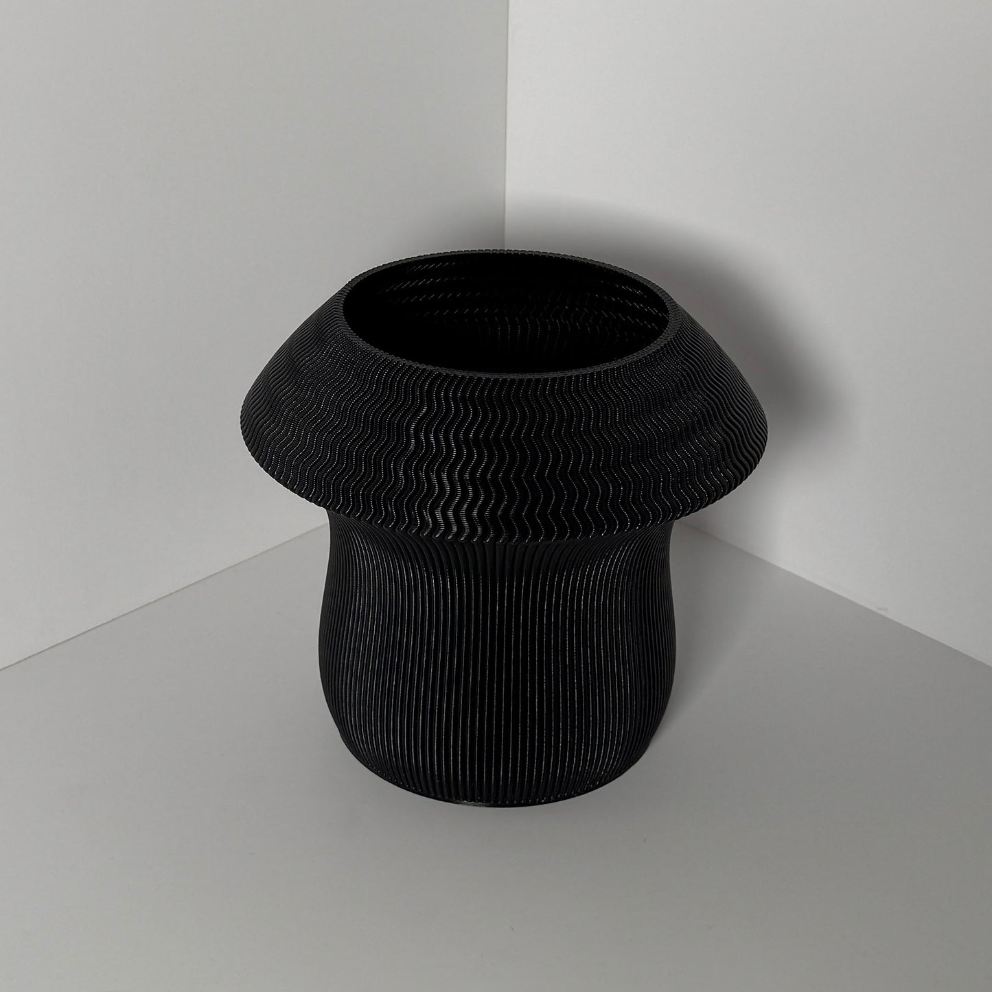 MUSHY PLANTER - JET BLACK
