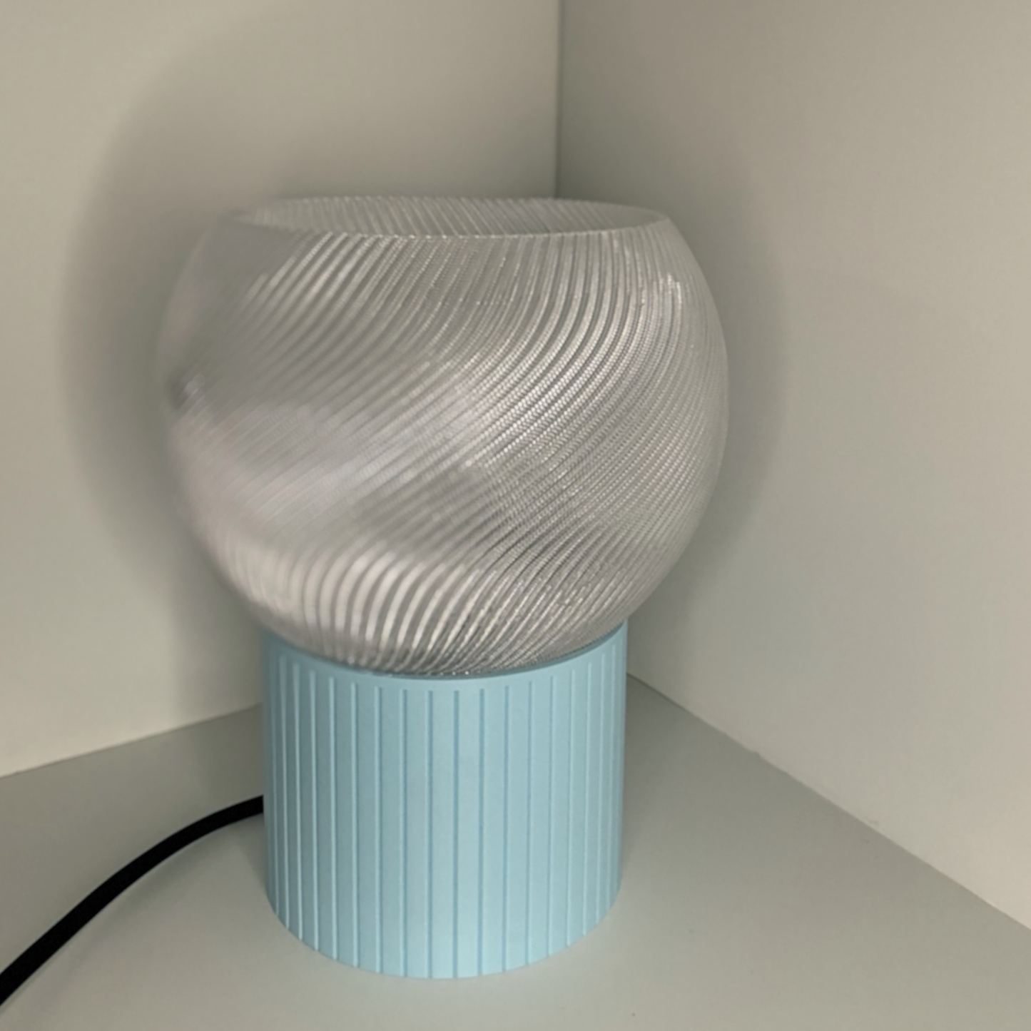 GLOBE LAMP