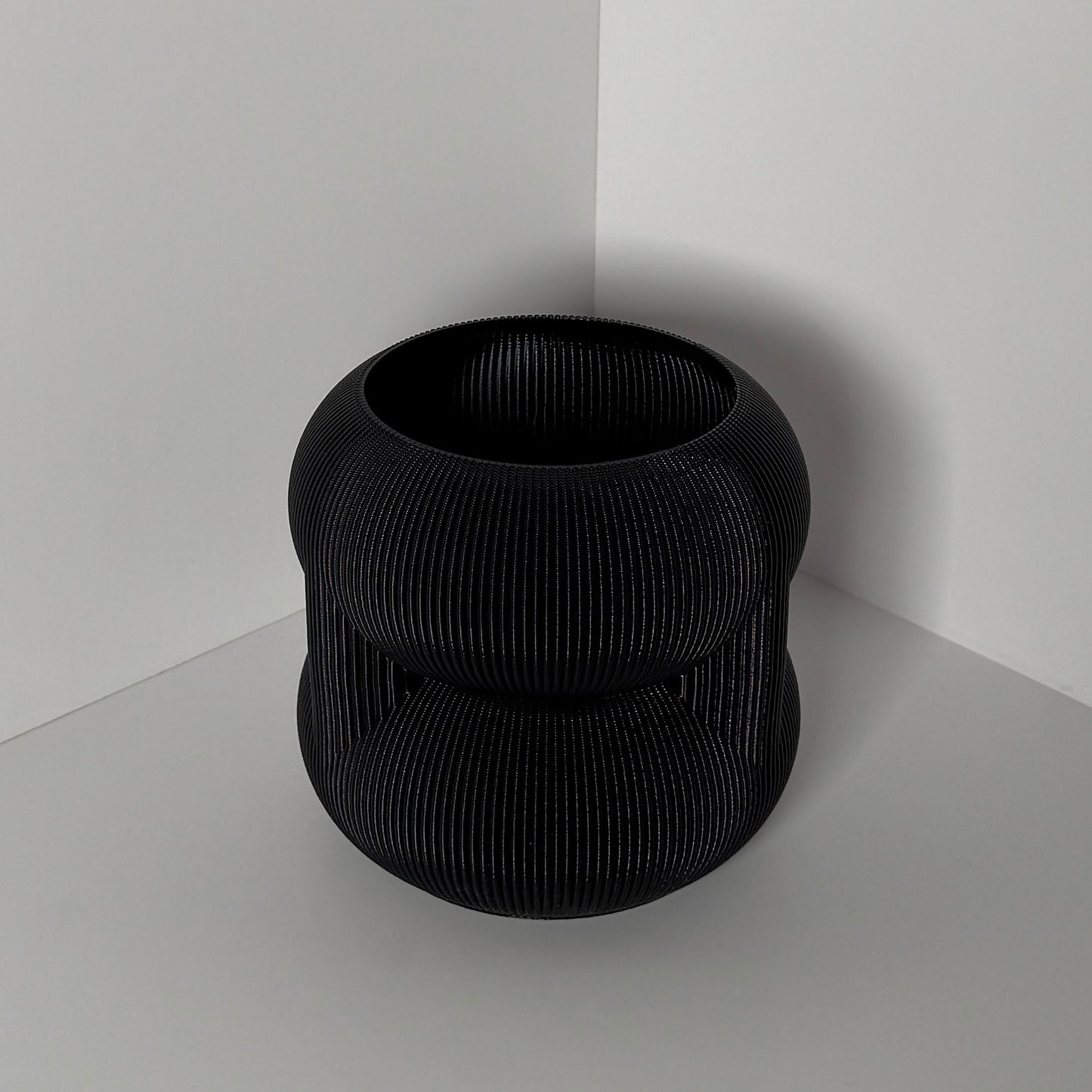 ORBIT PLANTER - JET BLACK