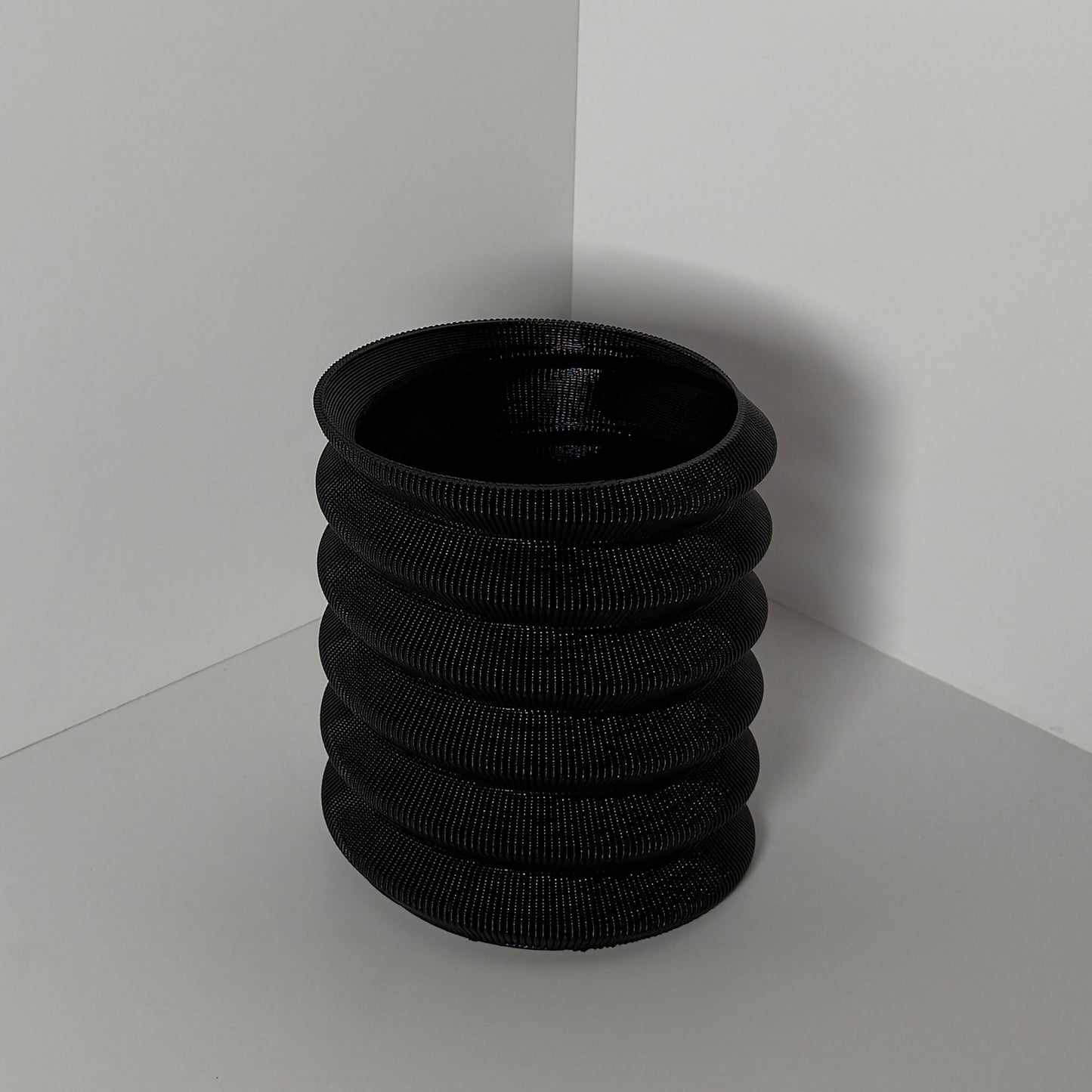 SWIRL PLANTER, SMALL - JET BLACK