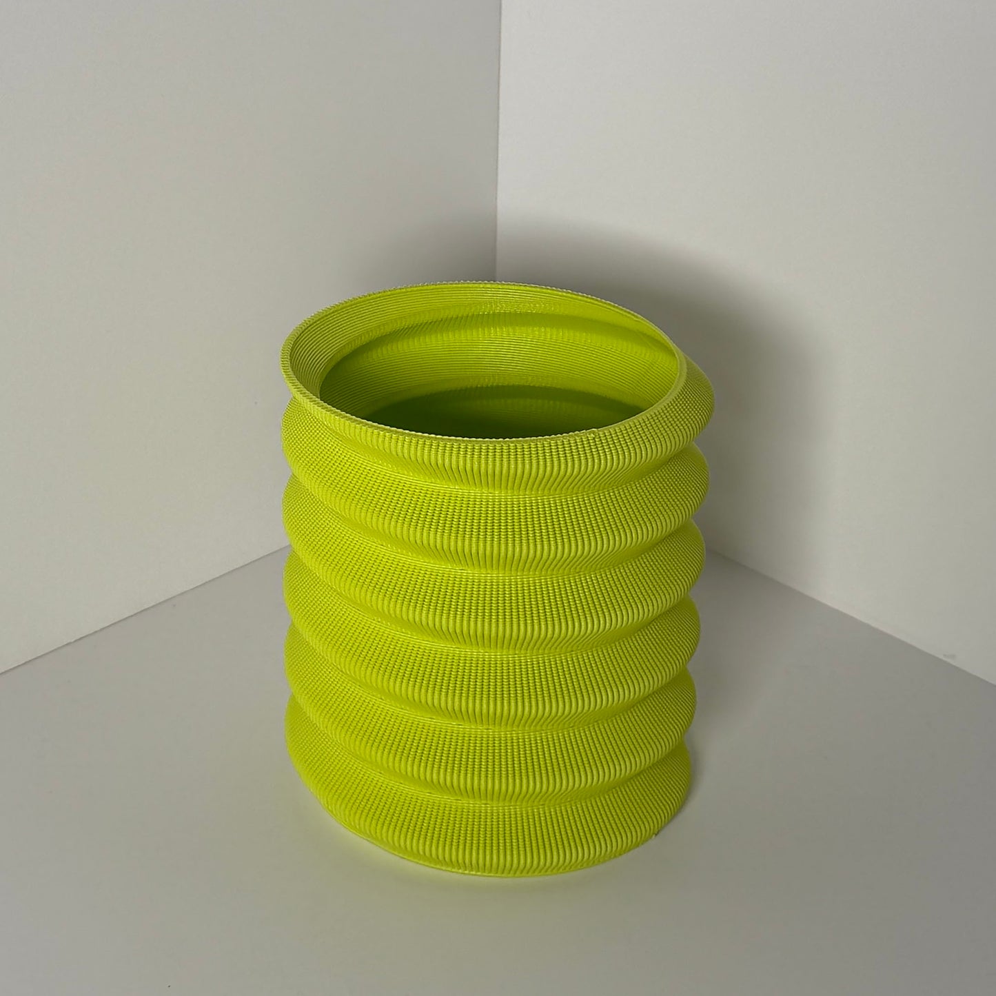 SWIRL PLANTER, SMALL - LIME